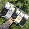 26 Modelos Nuevos de Otoño e Invierno Calcetines Deportivos de Algodón para Hombre hasta la Pantorrilla, Calcetines Populares para Hombre en Combinaciones de Colores Clásicos de Negro, Blanco y Gris
