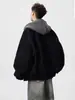 Jaqueta Capuzada Falsa de Duas Peças Color Block para Homens, Nova Tendência Outono e Inverno Estilo Americano Casual Acolchoada Jaqueta de Voo Preta Casaco de Algodão