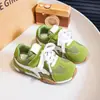 Tênis respiráveis versáteis, sapatos casuais leves para meninos e meninas, sapatos infantis Forrest Gump, sapatos de sola macia para primavera e outono para crianças mais velhas