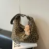 Bolsa requintada estilo coreano com estampa de leopardo para mulheres, novo modelo primavera-verão 2026, bolsa de grande capacidade, bolsa de ombro estilo casual, bolsa tote para o dia a dia
