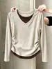 Camiseta feminina de algodão puro com manga longa e decote V, design de peça dupla falsa, moda versátil, modelagem slim, afina a cintura, peça básica para outono