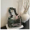 Bolso plisado único para la axila para mujer, estilo verano 2026, bolso de hombro moderno y a la moda con un diseño distintivo, bolso de mano versátil