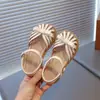 Sandalias para Niña 2026 Verano Nuevo Estilo Zapatos Individuales para Bebé Zapatos de Princesa de Suela Suave Zapatos Cerrados para Niña Pequeña Zapatos de Cuero para Niños Zapatos para Niños