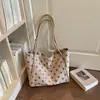 Bolso de mano único y elegante de lunares para mujer, nuevo bolso de hombro casual de moda 2026, bolso de gran capacidad para el trabajo