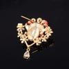 Broche Coroa de Ópera Vermelha da Maré Nacional Pingente de Franja de Pérola Corsage Personalidade Cavalo Faca Série Dan Broche de Gola Pequena Pin