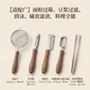 ¡Vaya, este colador de malla fina de acero inoxidable 304 es perfecto para usar en la cocina, para escurrir agua, filtrar sólidos y tamizar leche de soja, comida para bebés y harina!. También es genial para hornear en casa