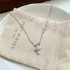 Collar con Colgante de Cruz de Circonita Super Brillante para Mujer, Lujo Ligero, Gama Alta, Exquisito, Sencillo, Versátil, Cadena para Clavícula de Suéter