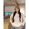 Sudadera Fina de Cuello Redondo Bordada con Dibujos Animados, Moderna y a la Moda para Mujer, Popular Talla Grande de Corte Holgado, Top Adelgazante de Uso Rudo