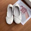 Sapatos de Couro Macio com Bico Redondo Estilo Novo de Verão Sapatos Pequenos de Couro 2026 Sapatilhas Estilo Coreano Moda Laço Tendência Versátil