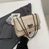 Bolso de gran capacidad de estilo étnico de moda para mujer, nuevo bolso de mensajero con correa de hombro ancha retro de invierno 2023, bolso cuadrado pequeño de moda