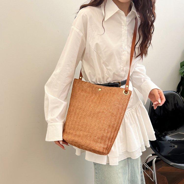 编织包女包新款潮2024夏草编简约百搭小清新水桶包个性单肩斜