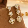 Nuevos Pendientes Geométricos de Flor con Microincrustaciones de Circonita Super Brillantes de Lujo Ligero, Clips para Orejas/Accesorios para Orejas de Moda y Elegantes Estilo Coreano y Japonés