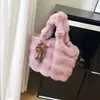 Bolsa de Pelúcia de Luxo Outono/Inverno Feminina 2026 Nova Super Popular Versátil Bolsa Tote Tendência da Moda Bolsa de Mão Transfronteiriça