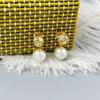 Suministro de fábrica temperamento simple viajero flash ojos aretes de perlas grandes diseño nicho aretes exquisitos para mujer en stock venta al por mayor