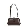 Nova bolsa retro de concha Maillard, bolsa de ombro niche estilo boliche, bolsa feminina de ombro único transversal versátil em couro genuíno
