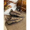 Zapatos Europeos para Mujer 2025 Moda Otoño Bloques de Color Simples Piel de Vaca Suave Punta Redonda Aumentadores de Altura Planos Zapatos de Entrenamiento Alemanes