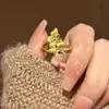 Anillo Retro Estilo Corte Chino Nuevo de Alambre Dorado Doble Mariposa con Diamante Dulce y Delicado de Alto Valor Elegante