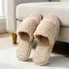 Chinelos femininos de lã de cordeiro com duas tiras para casa, supervendidos em vendas transfronteiriças, sapatos de casa leves e confortáveis, atacado e dropshipping