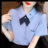 Camisa blanca estilo preppy japonés de verano que reduce la edad de una sola hilera de botones top JK para mujer camisa de manga corta artística con cuello polo bordado