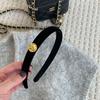 Faixa de Cabeça de Outono e Inverno de Alta Qualidade Versátil para Mulheres Acessórios de Cabelo Simples para Viagens Faixa de Cabeça de Veludo Elegante Retrô com Fivela Dourada Acessório de Cabeça