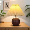 Lámpara de escritorio plisada de alto aspecto estilo ins, retro, para chica nórdica, celebridad de internet, dormitorio, simple, ambiente de mesita de noche, luz nocturna