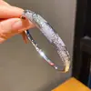 Sombra Dorada Luz Fluida~Estilo Lujo Ligero Pulsera Plegada Oval de Circonita Chapada en Oro Real de 18K Joyería de Mano Versátil de Gama Alta para Mujeres