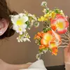 Grampo de Cabelo com Flor de Tecido com um Toque Super Fada, Atmosfera Suave e Elegante, Acessório de Cabelo Requintado e Luxuoso