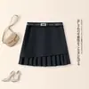 Falda plisada gris para mujer, nuevo estilo verano 2026, falda corta de traje anti-exposición, falda de línea A petite que se ajusta a la cadera