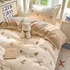 Conjunto de três peças para dormitório universitário, algodão puro, novo conjunto de cama com tema de desenho animado 2025, lençol de cima, capa de edredom, lençol com elástico