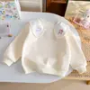 Sudadera con cuello de muñeca para niña primavera y otoño nueva top con bordado de dibujos animados para bebé niña cuello redondo sudadera estilo coreano ropa infantil moderna