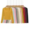 Top tipo camiseta puramente seductor, escote bajo, realza el busto, manga larga, dobladillo, nuevo para otoño, corte ajustado, longitud corta, camiseta básica sexy