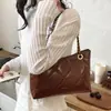 2026 Novo Modelo Bolsa Grande com Padrão de Diamante, Bolsa de Ombro Transversal da Moda para Celebridades da Internet, Bolsa de Corrente Feminina de Grande Capacidade, Versátil