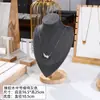 Soporte para Joyería de Nogal Soporte para Exhibición de Collares en el Cuello Modelo de Retrato Estante para Joyería Máscara para Cuello de Collar Accesorios de Exhibición para Mostrador