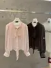 ES.EN Camisa adelgazante de estilo coreano para otoño con lazo suave en la cintura, tirantes fluidos, cuello alto y mangas abullonadas para mujer E11240