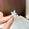Anel Delicado de Flor de Cinco Folhas com Zircônia para Mulheres, Diamante de Alto Carbono Exquisito, Moderno e Versátil, Joia de Anel Elegante