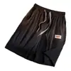 Shorts de Seda Gelada Masculino para o Verão 2026 Marca Tendência Cor Sólida Versátil Esportivo Comprimento até o Joelho Estilo Hong Kong Corte Amplo