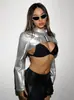 Top de cuero de manga larga ultra corto estilo moto de arrastre para mujer, nuevo de moda otoño 2024, cuello alto, color liso, hebilla de cuero, abrigo