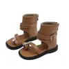 Sandalias de Cuero Suave para Niñas con Punta de Tira, Verano 2026, Sandalias Romanas de Caña Media con Punta Cuadrada, Suelas Suaves y Empeines Medios-Altos