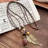 Colar Estilo Simia Retrô Elegante Feminino Outono e Inverno 2025 Acessórios de Tricô Longo de Bronze Colar Feminino