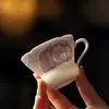 Xícara de Chá de Cerâmica com Flor de Rosa Pintada à Mão com Cabo Roxo Gradiente Fosco, Xícara Mestra, Xícara de Degustação para Conjunto de Chá Kung Fu, Estilo Japonês