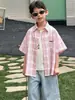 Cotton Shop Camisa de Manga Corta para Niños Verano Estilo Coreano 2026 Nueva Suave Transpirable Cuadros Camisa para Niños Moderna