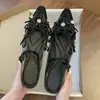 Zapatos Mary Jane plateados de tacón medio puntiagudos estilo francés para mujer, nueva moda 2026 con lazo de pedrería y aumento de altura interior