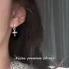 Nalan Plata de Ley S925 Incrustaciones de Diamante Aro de Oreja de Cruz Completamente Diamantado Exquisitos Simples Ins Diseño de Nicho Pendientes M08366