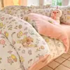 Novo conjunto de cama de quatro peças de 2026, qualidade A, seguro para bebês, forrado com fleece, espessado, de veludo de leite e macio, quente, com uma estampa fresca e leve para uso doméstico