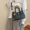 Bolsa Pequena Retro Outono e Inverno Feminina 2026 Novo Estilo Moda Versátil Bolsa Transversal Toque de Luxo Bolsa Pequena Tote Portátil para Exterior