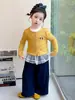 Conjunto de Tres Piezas para Niña: Cárdigan Tejido, Top con Adorno de Encaje, Pantalones de Pierna Ancha 26 Nuevo para Primavera y Otoño, Atuendo Casual Infantil