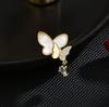 Nuevo y sencillo broche de mariposa doble con microincrustaciones de fritilaria blanca natural, elegante broche con borla estilo Chanel, hebilla antiexposición
