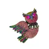 Broche Coruja de Diamante Colorido Pequeno, Alfinete Ouro Rosa, Acessório Versátil Estilo Vintage de Luxo Leve para Casaco e Terno Atacado