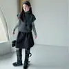 Nova coleção de outono e inverno para meninas: Colete de tricô com gola alta estilo coreano, conjunto versátil de segunda pele, calça pantalona e saia midi moderna para o final do outono