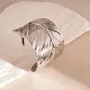 Anel Aberto Europeu e Americano Transfronteiriço de Metal Folha Braços Abertos Luz Luxo Alto Padrão Temperamento Pulseira Nicho Personalidade Estilo Minimalista Acessório de Mão